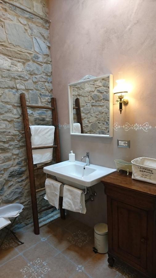 Due Principi E Una Fata Sestola Exterior foto