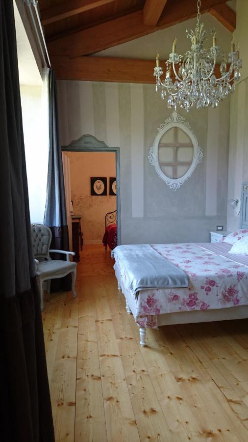 Due Principi E Una Fata Sestola Exterior foto
