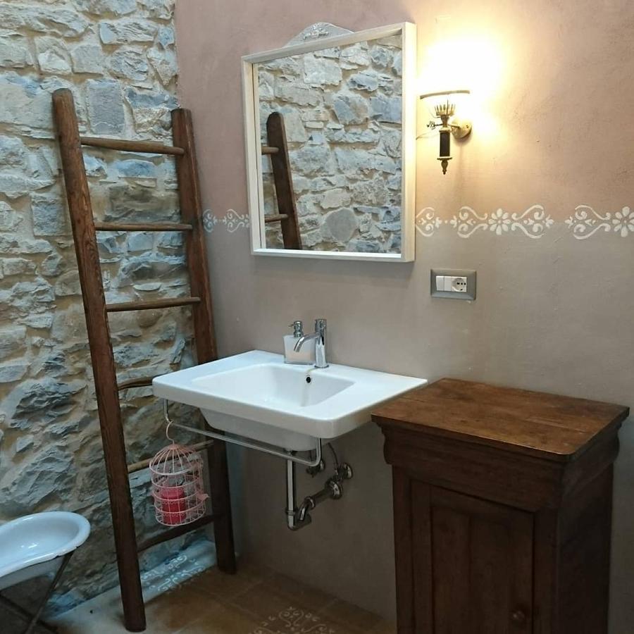 Due Principi E Una Fata Sestola Exterior foto