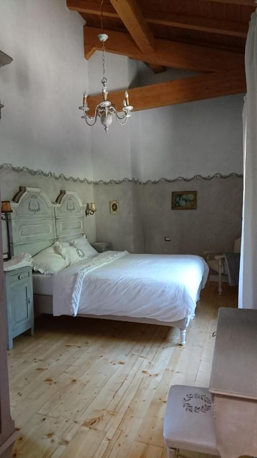 Due Principi E Una Fata Sestola Exterior foto